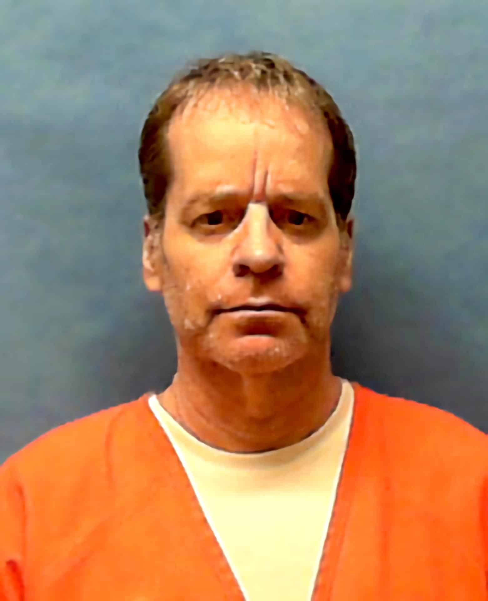 Fotografía de la ficha de la cárcel cedida por el Departamento de Correcciones de Florida donde  aparece el reo Mark Allen Geralds, de 58 años quien fue sometido este martes, a inyección letal en la Prisión Estatal de Florida, cerca de Starke (EE.UU.). EFE/ Departamento de Correcciones Florida