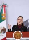 La presidenta de México Claudia Sheinbaum, habla durante una rueda de prensa este viernes en Palacio Nacional de la Ciudad de México (México). EFE/Mario Guzmán
