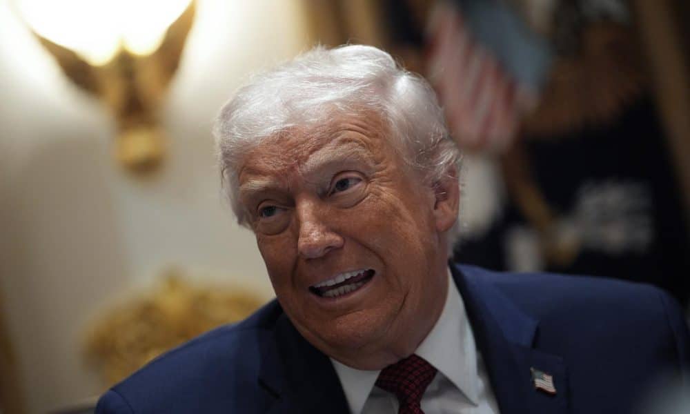 El presidente de Estados Unidos, Donald Trump, durante una mesa redonda en la Sala del Gabinete de la Casa Blanca en Washington, DC, EE. UU., el 8 de diciembre de 2025. EFE/EPA/Yuri Gripas / POOL