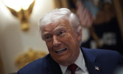 El presidente de Estados Unidos, Donald Trump, durante una mesa redonda en la Sala del Gabinete de la Casa Blanca en Washington, DC, EE. UU., el 8 de diciembre de 2025. EFE/EPA/Yuri Gripas / POOL