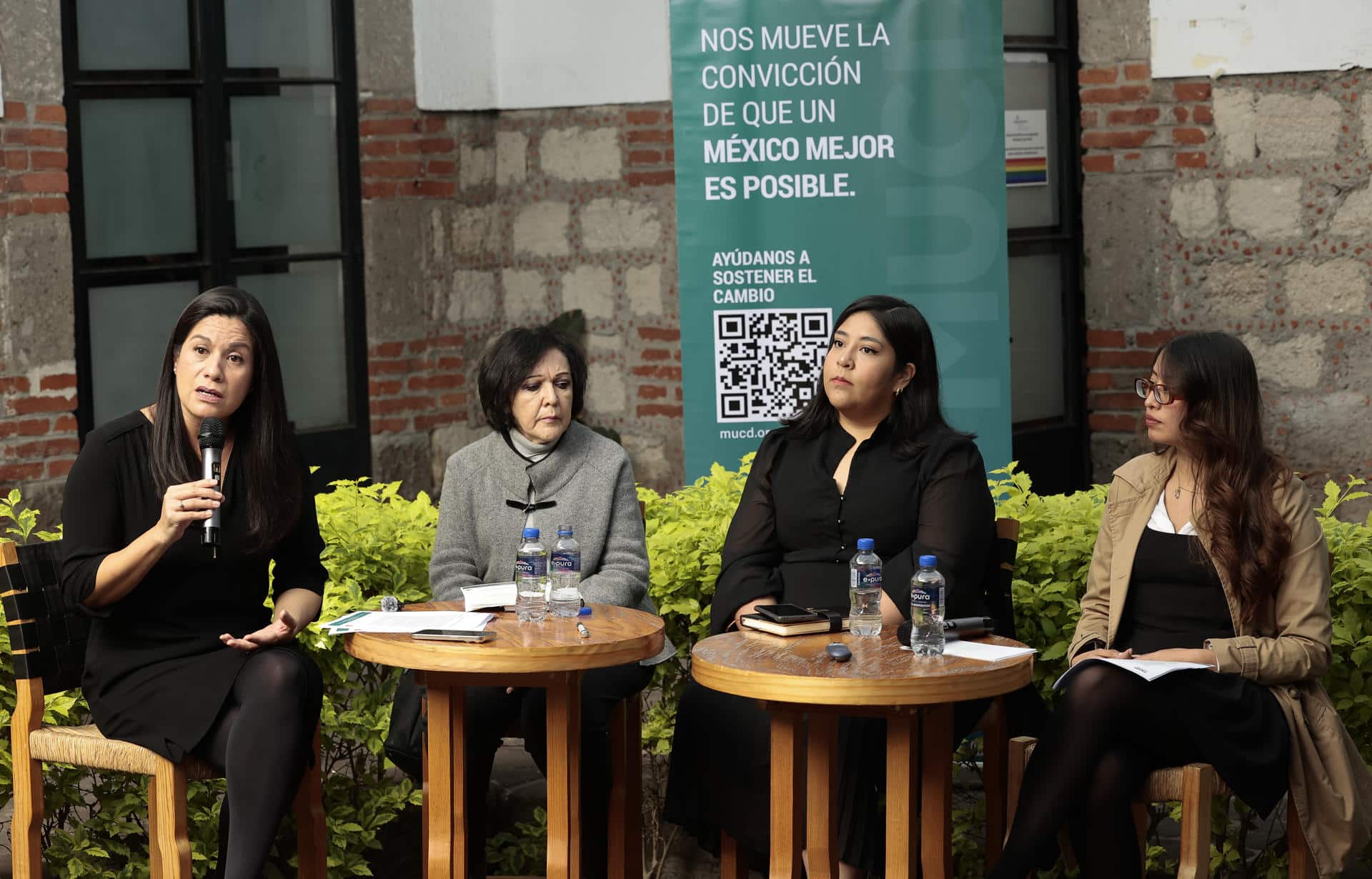 La directora de la organización México Unido Contra la Delincuencia, Lisa Sánchez (i); la antropóloga, Elena Azaola (2-i); la investigadora y académica del Colegio de México, Carolina Jasso (2-d); y la investigadora de la organización México Unido Contra la Delincuencia, Daniela Osorio participan en una rueda de prensa este martes, en Ciudad de México (México). EFE/ José Méndez