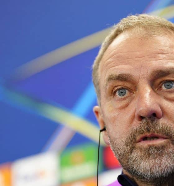 El entrenador del FC Barcelona, Hansi Flick, durante la rueda de prensa posterior al entrenamiento llevado a cabo en la ciudad deportiva Joan Gamper. EFE/Alejandro García