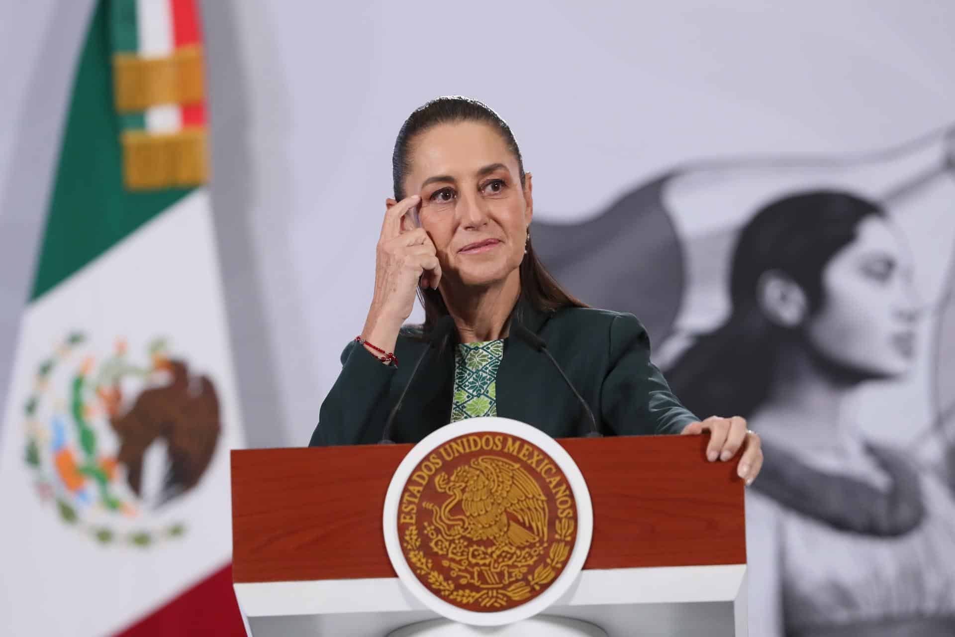La presidenta de México, Claudia Sheinbaum, habla durante una rueda de prensa este miércoles, en el Palacio Nacional de Ciudad de México (México). EFE/ Mario Guzmán