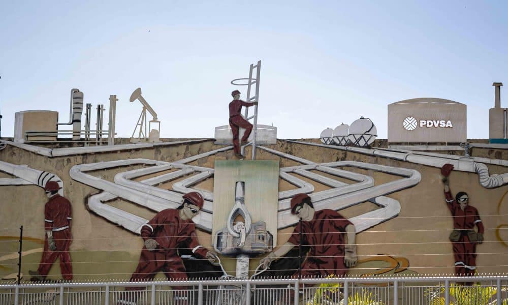 Fotografía de archivo que muestra la sede de Petróleos de Venezuela (Pdvsa) en Caracas (Venezuela). EFE/ Ronald Peña R/ ARCHIVO