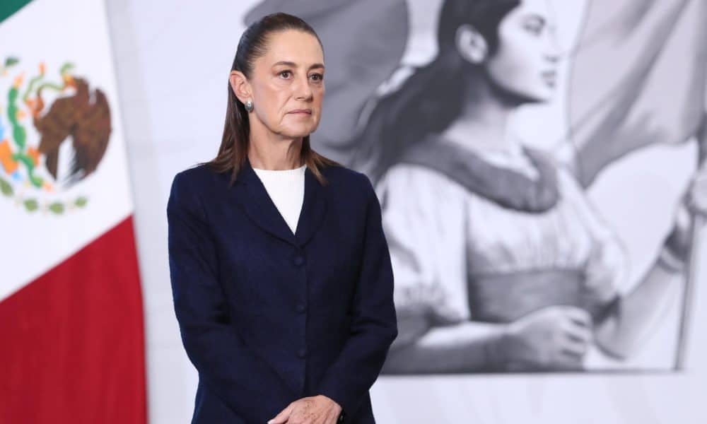 La presidenta de México, Claudia Sheinbaum, participa durante una rueda de prensa este lunes, en el Palacio Nacional de Ciudad de México (México). EFE/ Mario Guzmán