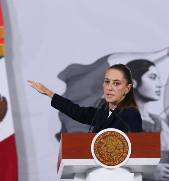 La presidenta de México, Claudia Sheinbaum habla este lunes, durante una rueda de prensa en Palacio Nacional de la Ciudad de México (México). EFE/Mario Guzmán
