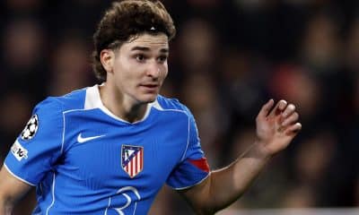 El jugador Julian Alvarez, del Atletico de Madrid durante el partido de la sexta jornada de la UEFA Champions Leagueen el Phillips Stadium de Eindhoven, Países Bajos. EFE/EPA/MAURICE VAN STEEN
