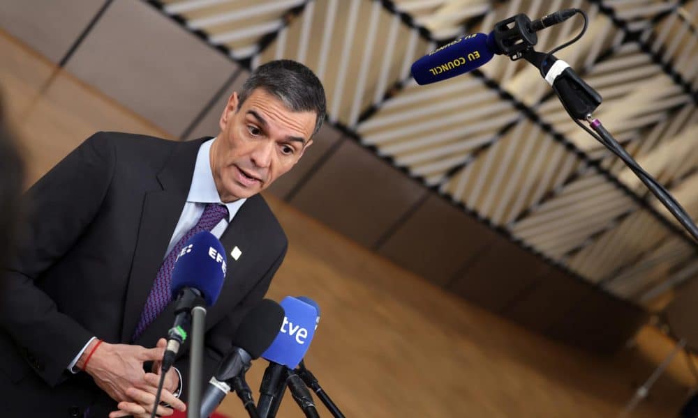 El presidente del Gobierno español, Pedro Sánchez, asiste a la Cumbre del Consejo de la UE en Bruselas, Bélgica, este jueves. 
EFE/ Olivier Matthys