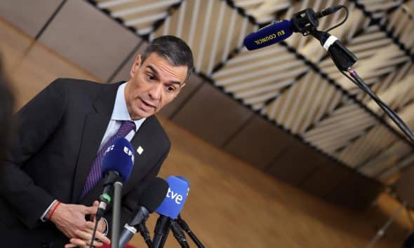 El presidente del Gobierno español, Pedro Sánchez, asiste a la Cumbre del Consejo de la UE en Bruselas, Bélgica, este jueves. 
EFE/ Olivier Matthys