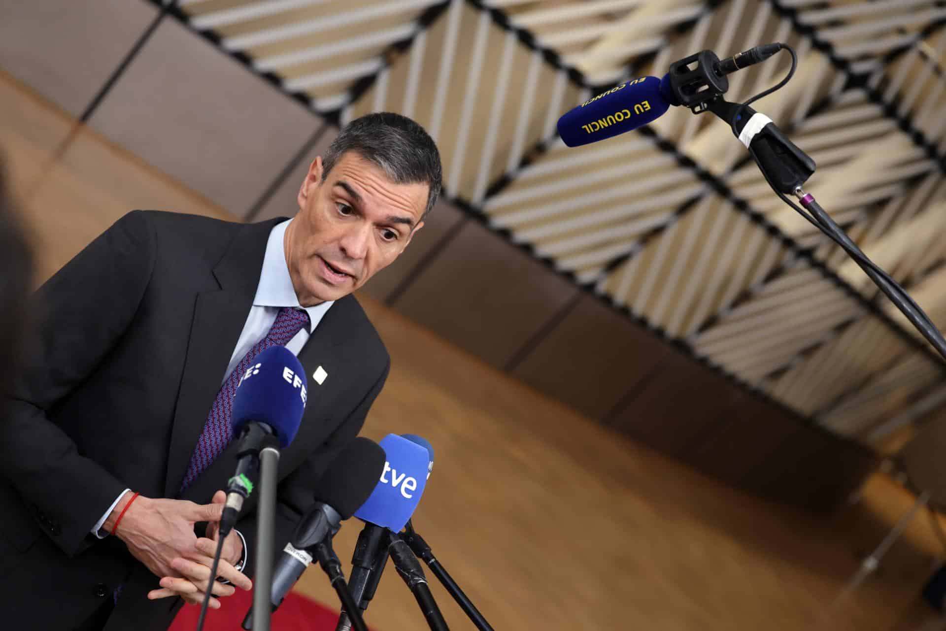 El presidente del Gobierno español, Pedro Sánchez, asiste a la Cumbre del Consejo de la UE en Bruselas, Bélgica, este jueves. 
EFE/ Olivier Matthys