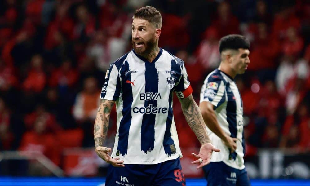 El futbolista español Sergio Ramos, de Monterrey, en el partido de semifinales del Torneo Apertura 2025 de la Liga MX entre Toluca y Monterrey en el estadio Nemesio Diez en Toluca (México). EFE/Felipe Gutiérrez