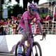 Fotografía de Giuseppe Lami, en la que puede verse en una imagen de archivo del 1 de junio de 2025 al ciclista británico Simon Yates, ganador del Giro 2025. EFE