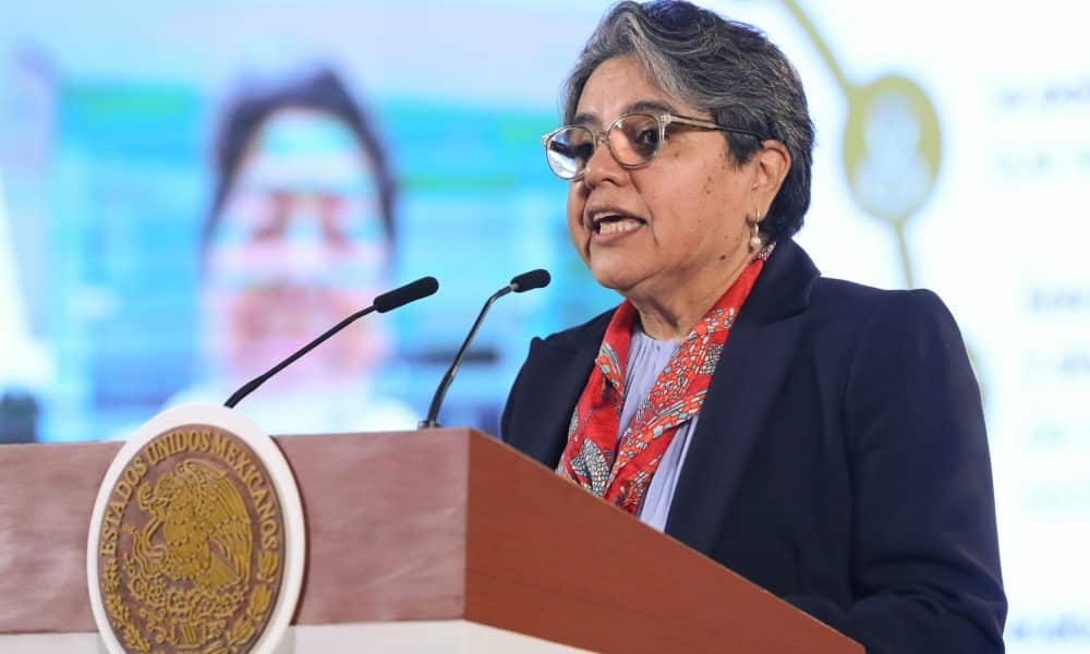 La Secretaria Anticorrupción, Raquel Buenrostro, habla en la conferencia de prensa de la presidenta de México, Claudia Sheinbaum, en el Palacio Nacional, en la Ciudad de México (México). Fotografía de archivo. EFE/ Mario Guzmán
