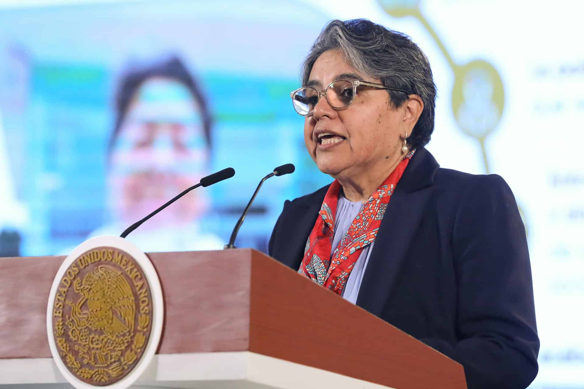 La Secretaria Anticorrupción, Raquel Buenrostro, habla en la conferencia de prensa de la presidenta de México, Claudia Sheinbaum, en el Palacio Nacional, en la Ciudad de México (México). Fotografía de archivo. EFE/ Mario Guzmán