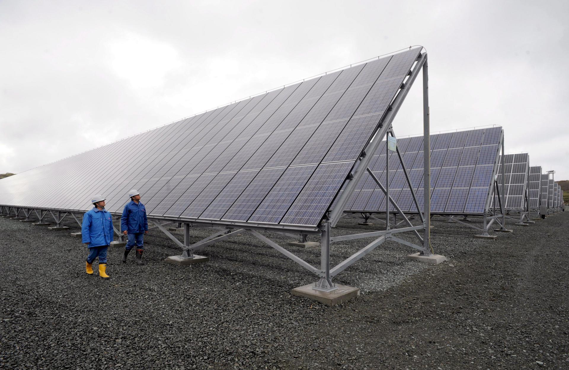 Fotografía de archivo facilitada que muestra un Mega Proyecto Solar de la ciudad de Wakkanai, en la provincia de Hokkaido, Japón. EFE/Everett Kennedy Brown
