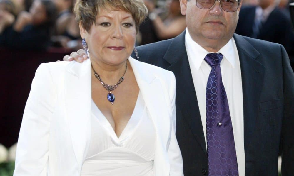 Fotografía de archivo donde aparecen Abraham (d) y Marcella Quintanilla (i) padres de Selena. EFE/Bob Levey[Mandatory Credit]