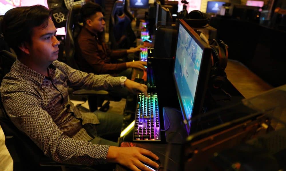 El Gobierno de México publicó este miércoles el decreto, firmado por la presidenta, Claudia Sheinbaum, que otorga un estímulo fiscal del 100 % al impuesto especial sobre producción y servicios (IEPS) que se aplicará a partir de 2026 a la venta y distribución de videojuegos con contenido violento, extremo o para adultos. EFE/Sáshenka Gutiérrez