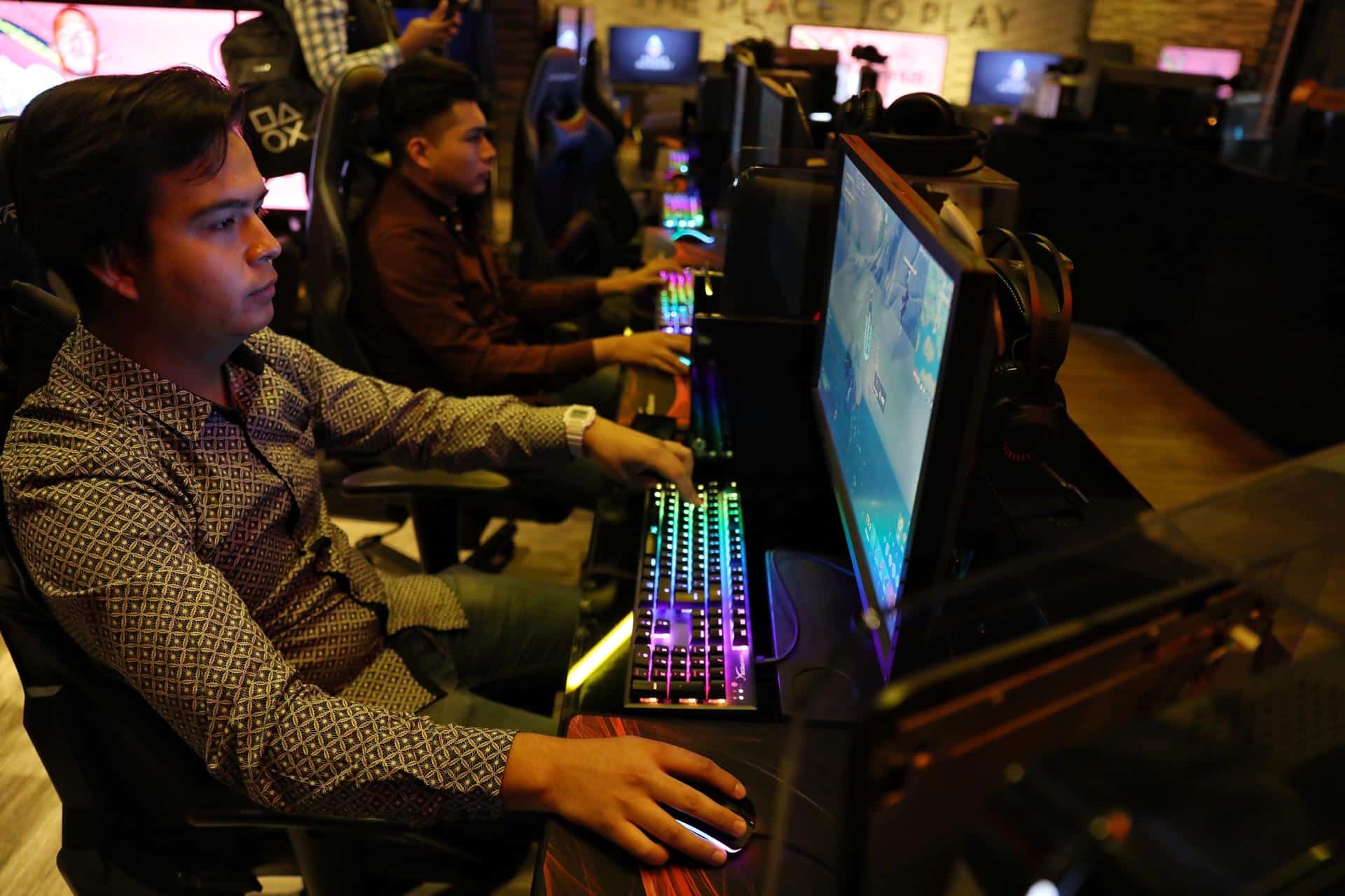 El Gobierno de México publicó este miércoles el decreto, firmado por la presidenta, Claudia Sheinbaum, que otorga un estímulo fiscal del 100 % al impuesto especial sobre producción y servicios (IEPS) que se aplicará a partir de 2026 a la venta y distribución de videojuegos con contenido violento, extremo o para adultos. EFE/Sáshenka Gutiérrez