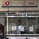Fotografía donde se observa el punto de atención de la aerolínea Turkish Airlines cerrado en el Aeropuerto Internacional Simón Bolívar, en Maiquetia (Venezuela). EFE/ Ronald Pena R