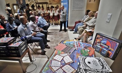 Personas asisten a la presentación del juego 'Diáspora Africana' en la Casa de África este martes, en La Habana (Cuba). EFE/ Ernesto Mastrascusa