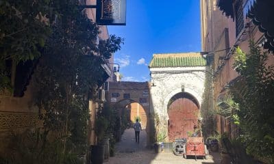 Vista de la ciudad de Marrakech (Marruecos). Es impensable hacer turismo en Marrakech sin pernoctar o comer en un riad. Estas casas tradicionales, con una arquitectura característica, van dejando de ser hogares familiares y, en dos décadas, se han transformado en hoteles, convirtiéndose en uno de los productos turísticos más representativos de la ciudad ocre marroquí. EFE/Fatima Zohra Bouaziz