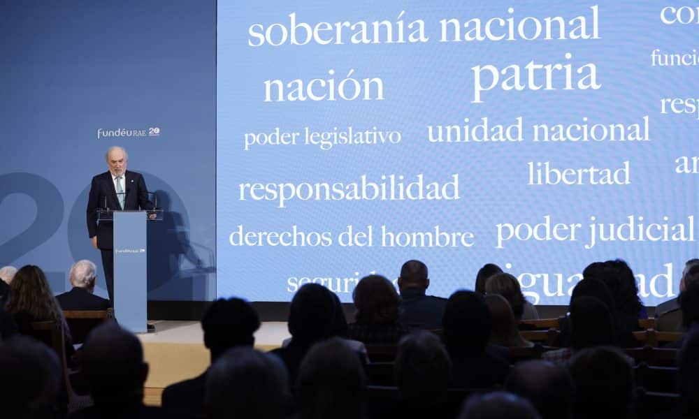 El presidente de la Real Academia Española (RAE) Santiago Muñoz Machado, durante su intervención en el acto de conmemoración del vigésimo aniversario de la Fundación del Español Urgente (FundéuRAE).-EFE/ Mariscal
