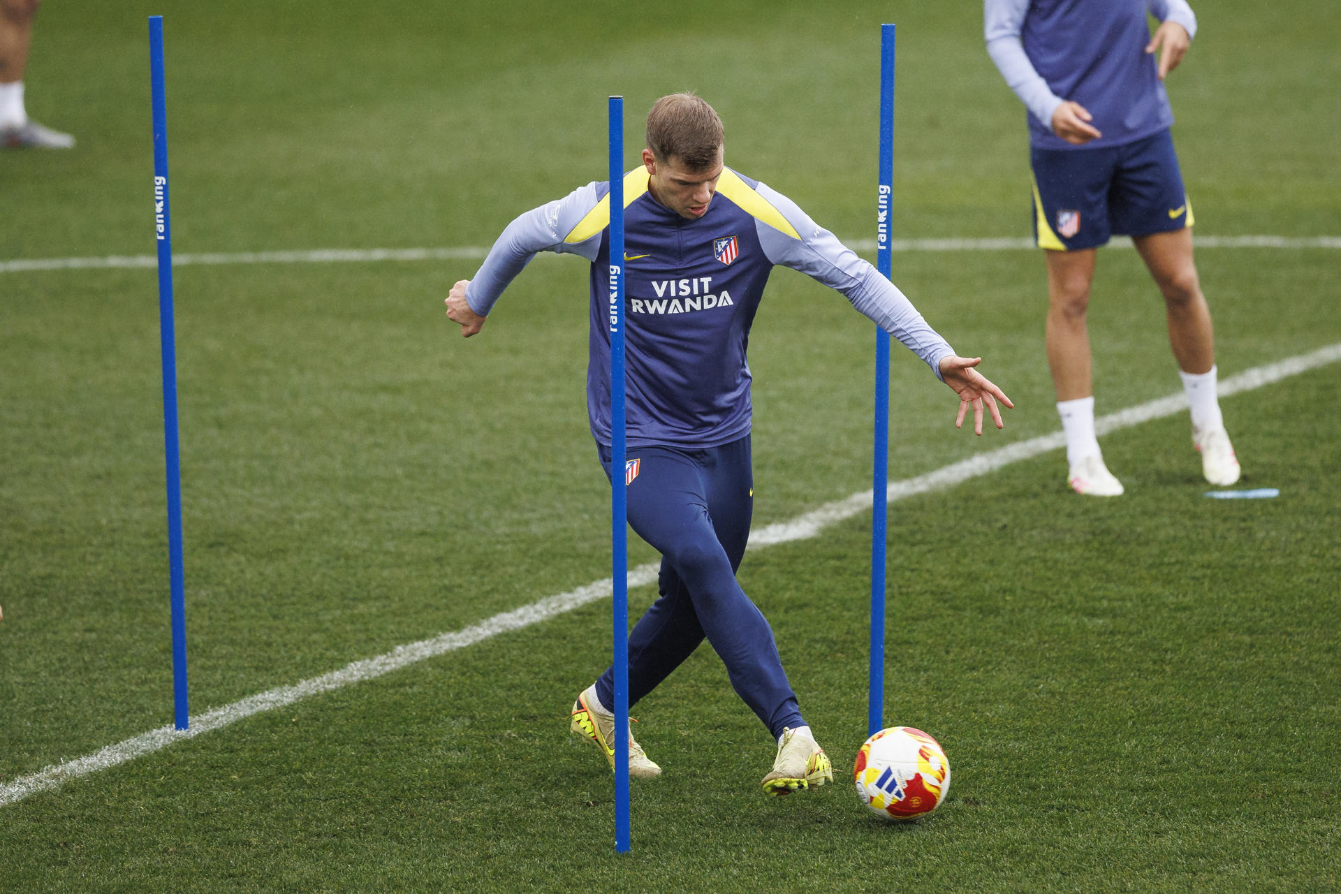 El delantero noruego Alexander Sorloth durante un entrenamiento del Atletico de Madrid en la Ciudad deportiva de Majadahonda. EFE/Rodrigo Jiménez