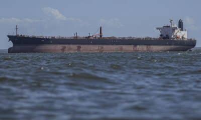 Fotografía del 18 de diciembre del 2025 donde se observa un buque petrolero en el Lago de Maracaibo (Venezuela). EFE/ Henry Chirinos