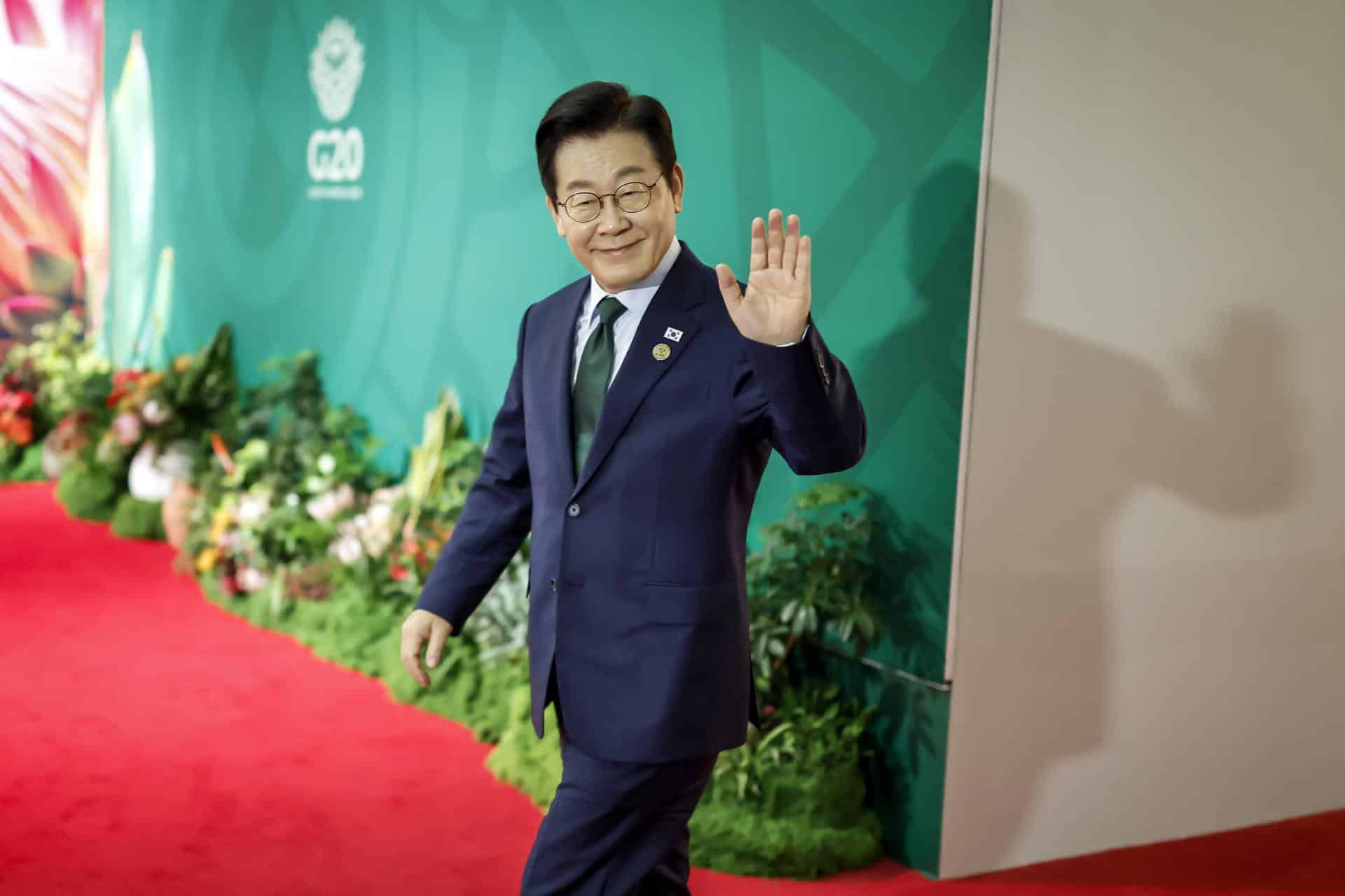 El presidente sucoreano, Lee Jae-myung, en una imagen de archivo tomada el 23 de noviembre de 2025 durante la Cumbre del G20 en Johannesburgo, Sudáfrica. EFE/EPA/MARCO LONGARI / POOL