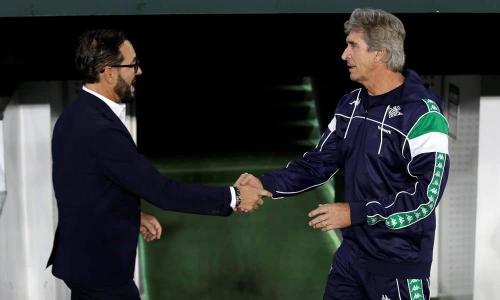 Foto de archivo de los entrenadores del Real Betis, Manuel Pellegrini (d), y del Getafe, José Bordalás. EFE/Julio Muñoz