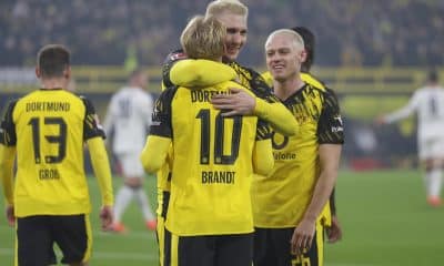 Julian Brandt, del Dortmund, celebra su gol contra el Borussia Moenchengladbach en Dortmund, Alemania. EFE/EPA/CHRISTOPHER