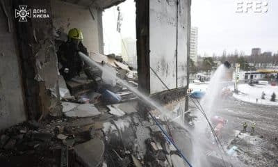 KIEV, 27/12/2025.- Rusia lanzó duros ataques contra Kiev y contra regiones en el noreste y en el sur de Ucrania, que causaron al menos un muerto y 19 heridos, en medio de la expectativa generada por el próximo encuentro entre el presidente ucraniano, Volodirmir Zelenski, y el de EEUU, Donald Trump.El alcalde de Kiev, Vitali Klichko, informó de una mujer muerta y al menos 19 heridos en la ciudad, mientras en otras regiones se registraron incendios y explosiones. EFE/Cuenta Telegram de Volodirmir Zelenski -SOLO USO EDITORIAL/SOLO DISPONIBLE PARA ILUSTRAR LA NOTICIA QUE ACOMPAÑA (CRÉDITO OBLIGATORIO)-