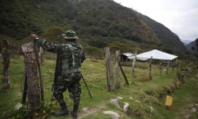Fotografía de archivo de guerrillero de las disidencias de las FARC. EFE/ Ernesto Guzmán