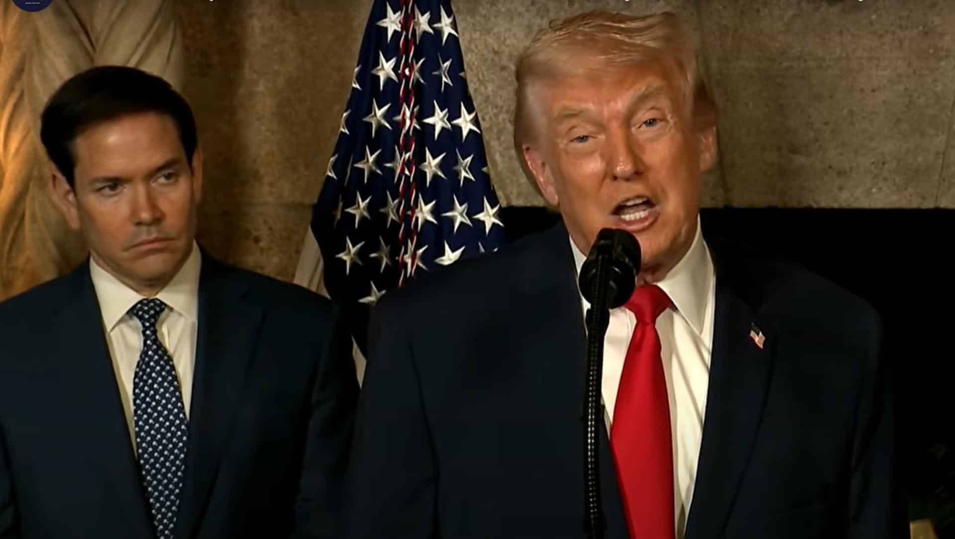 Captura de video tomada de una transmisión de La Casa Blanca del presidente de Estados Unidos, Donald Trump, junto al secretario de Estado, Marco Rubio, este lunes, desde Palm Beach, Florida (EE.UU.). EFE/ La Casa Blanca