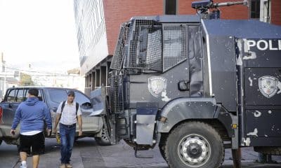 Policías y militares hondureños custodian los predios del hotel donde se proyecta el recuento de los resultados preliminares de las elecciones generales, este miércoles, en Tegucigalpa (Honduras). EFE/ Carlos Lemos