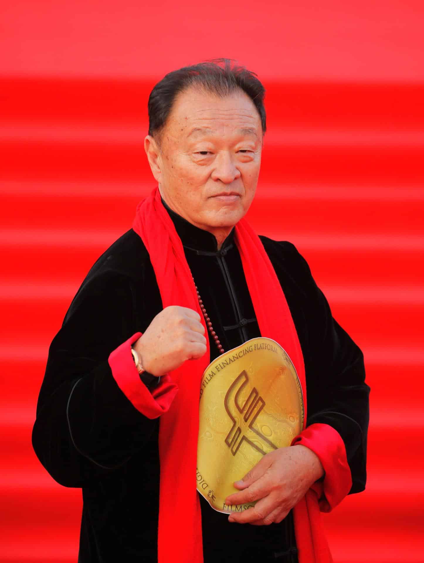 El actor de cine estadounidense Cary-Hiroyuki Tagawa posa el jueves 19 de abril de 2018, a su llegada a la ceremonia de apertura del Festival Internacional de Cine de Moscú, en el teatro Rossiya, en Moscú (Rusia). 
EFE/YURI KOCHETKOV