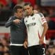El técnico del Fulham Marco Silva (I) habla con el jugador Raul Jimenez en foto de archivo de ADAM VAUGHAN. EFE/EPA EDITORIAL USE ONLY. No use with unauthorized audio, video, data, fixture lists, club/league logos, 'live'
