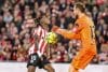 El delantero del Athletic Nico Williams (i) y el portero esloveno del Atlético de Madrid Jan Oblak (d), durante el partido de Liga en Primera División que Athletic Club y Atlético de Madrid disputan en el estadio de San Mamés, en Bilbao. EFE/Javier Zorrilla
