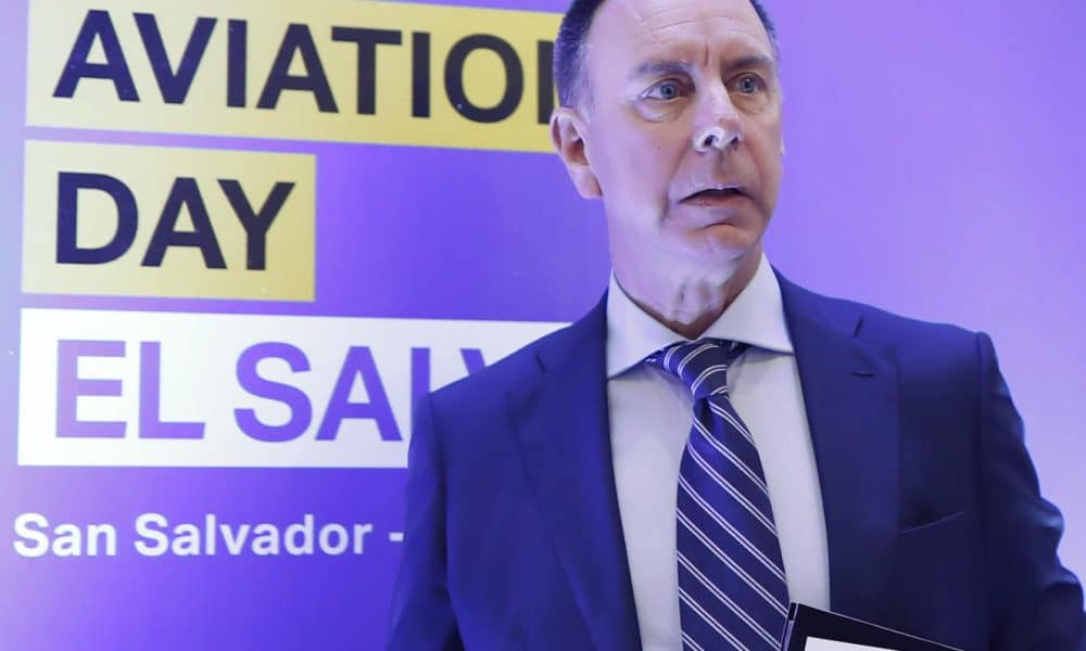 El vicepresidente regional para las Américas de la Asociación Internacional de Transporte Aéreo (IATA), Peter Cerdá, asiste a una conferencia de prensa este martes, en San Salvador (El Salvador). EFE/ Rodrigo Sura