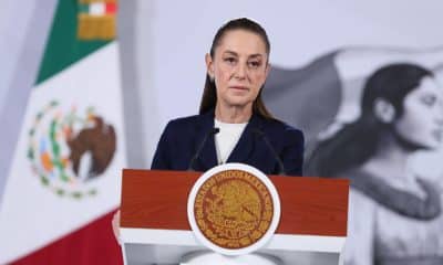 La presidenta de México, Claudia Sheinbaum, habla durante una rueda de prensa este lunes, en el Palacio Nacional de Ciudad de México (México). EFE Mario Guzmán