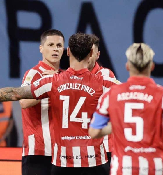 Jugadores de Estudiantes celebran un gol en la final de la Primera División de Argentina. EFE/ Juan Ignacio Roncoroni