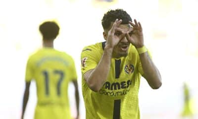 El delantero del Villarreal Georges Mikautadze, celebra su gol contra el Getafe, durante el partido de la jornada 13 de LaLiga EA Sports entre el Villarreal y el Getafe, disputado en el Estadio de la Cerámica de Vila-Real (Castellón). EFE/ Andreu Esteban