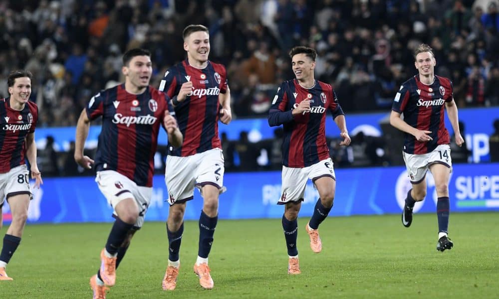 Los jugadores del Bolonia celebran la victoria ante el Inter en la semifinal de la Supercopa de Italia disputada en Riyadh. (Arabia Saudita) EFE/EPA/STR