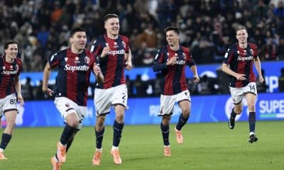 Los jugadores del Bolonia celebran la victoria ante el Inter en la semifinal de la Supercopa de Italia disputada en Riyadh. (Arabia Saudita) EFE/EPA/STR