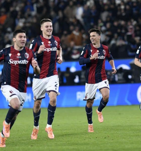 Los jugadores del Bolonia celebran la victoria ante el Inter en la semifinal de la Supercopa de Italia disputada en Riyadh. (Arabia Saudita) EFE/EPA/STR