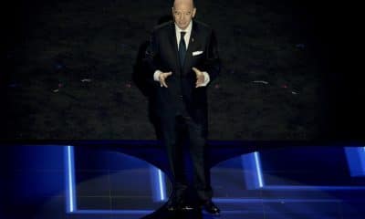 El presidente de la FIFA, Giovanni Infantino, se dirige al público durante el sorteo de la Final de la Copa Mundial de la FIFA 2026. EFE/EPA/SHAWN THEW