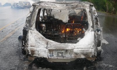 Imagen de archivo de un auto incendiado en el estado de Michoacán. EFE/STR