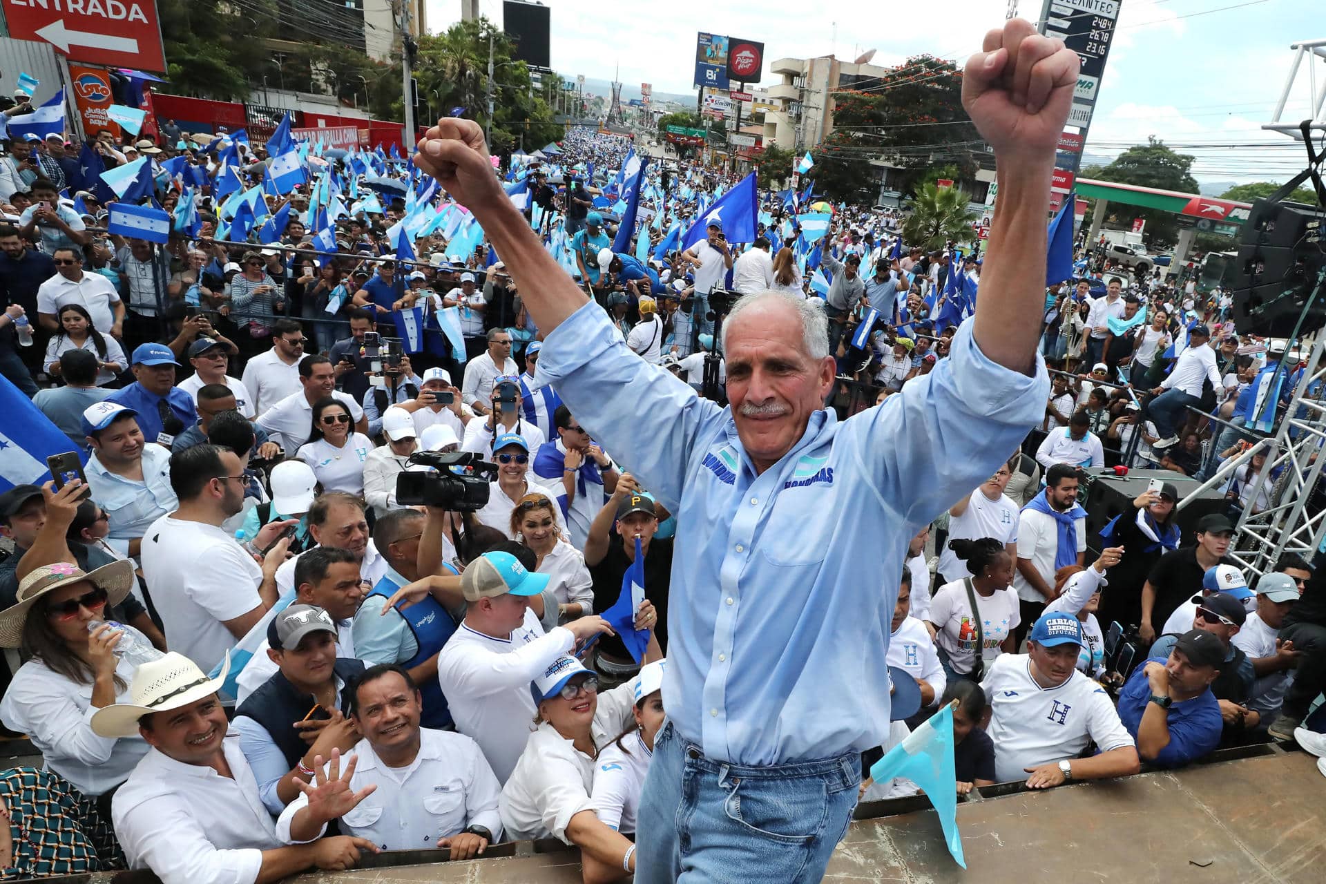 Fotografía de archivo del virtual presidente electo de Honduras, Nasry Asfura, reaccionando durante un evento en Tegucigalpa (Honduras). EFE/ Gustavo Amador