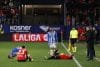 El centrocampista del Alavés Calebe (c) durante el partido de LaLiga EA Sports entre CA Osasuna y Deportivo Alavés este sábado en el estadio El Sadar de Pamplona. EFE/ Villar López