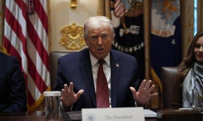 El presidente de Estados Unidos, Donald Trump, durante una mesa redonda con agricultores en la Sala del Gabinete de la Casa Blanca en Washington D. C., EE. UU., el 8 de diciembre de 2025. EFE/EPA/YURI GRIPAS / POOL